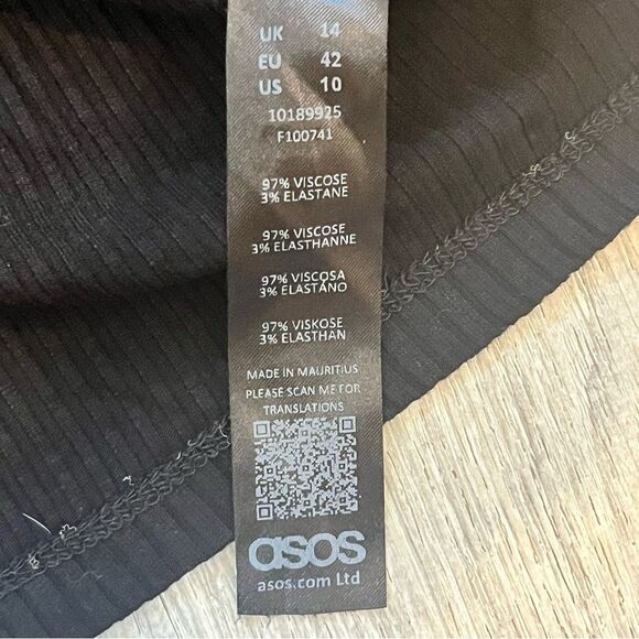 ASOS Design Black Shrunken Crop Rib Knit T-Shirt With Short Sleeves - Picture 4 of 4